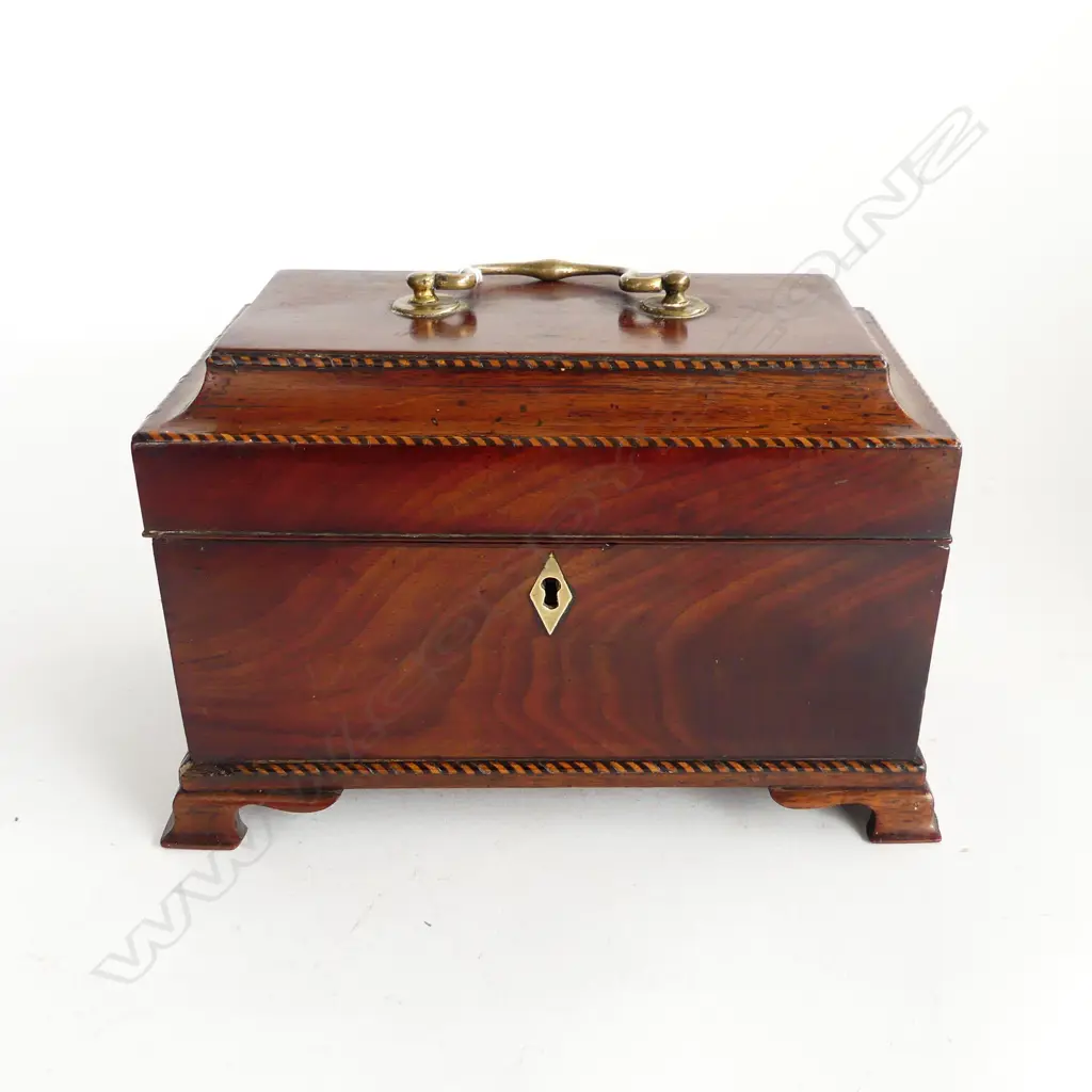 REGENCY PERIOD TEA CADDY, WITH TWO-TONE STRINGING, ON BRACKET FEET, BRASS SWING HANDLE, 235 x 170mm Image 1++