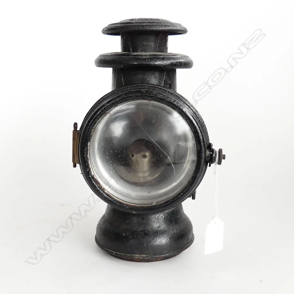 ANTIQUE AUTOMOBILE “ROYAL SIDE” LAMP BY DIETZ NY USA WITH KEROSENE BURNER, CRACK TO GLASS H. 250mm Image 1++