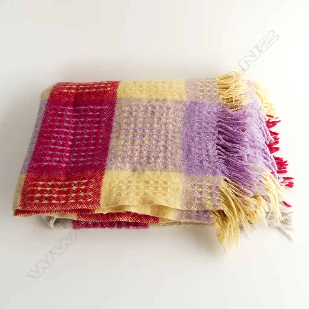 VINTAGE WOOLLEN ONEHUNGA RUG - TIKI LABEL Image 1++