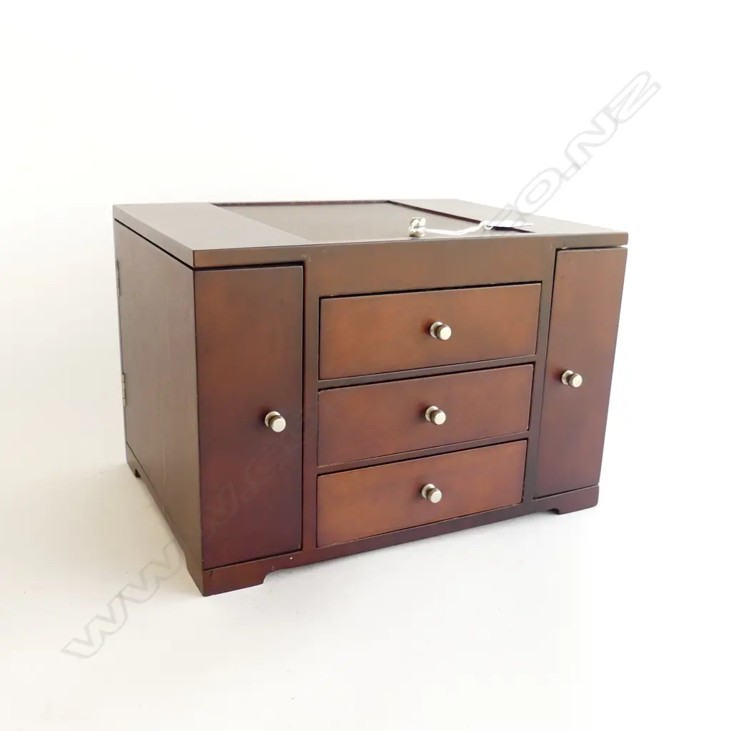 LG JEWELLERY BOX 305x230x210mm Image 1++