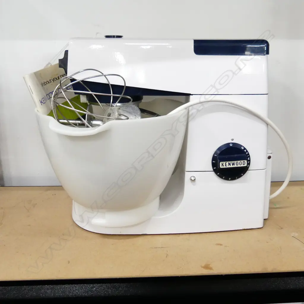 KENWOOD CHEF ELECTRIC KITCHEN MIXER w. 5 ATTACHMENTS & MANUAL (WORKS) Image 1++