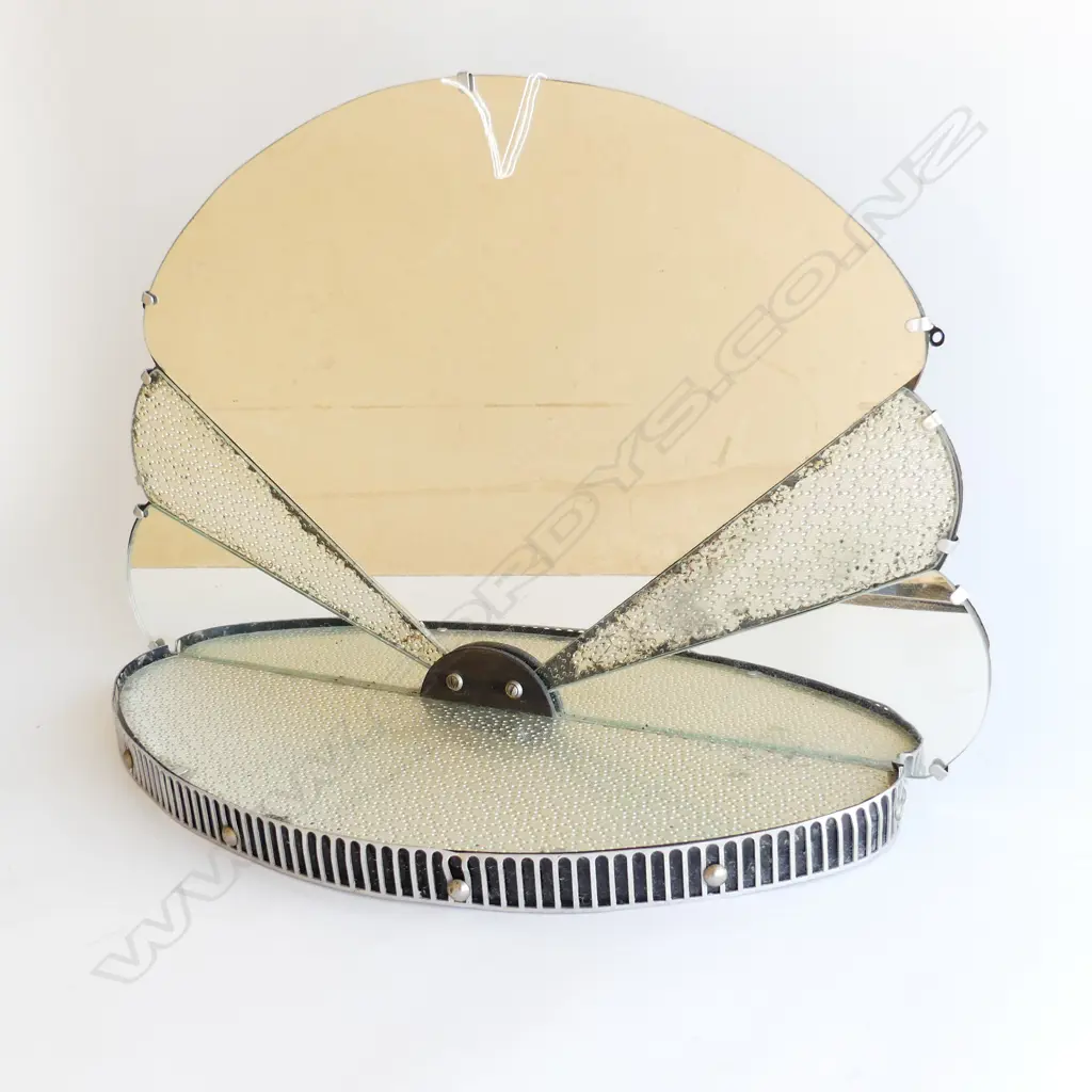 DECO MIRRORED DISPLAY STAND 535x160x360mm Image 1++