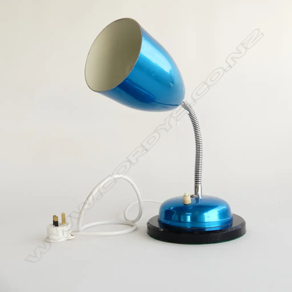 RETRO BLUE METAL DESK LAMP Image 1++