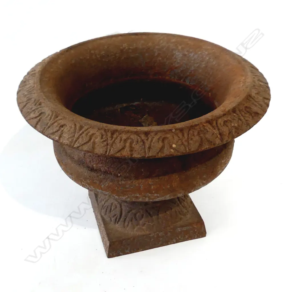 CAST IRON URN H.200mm / 280mm dia Image 1++