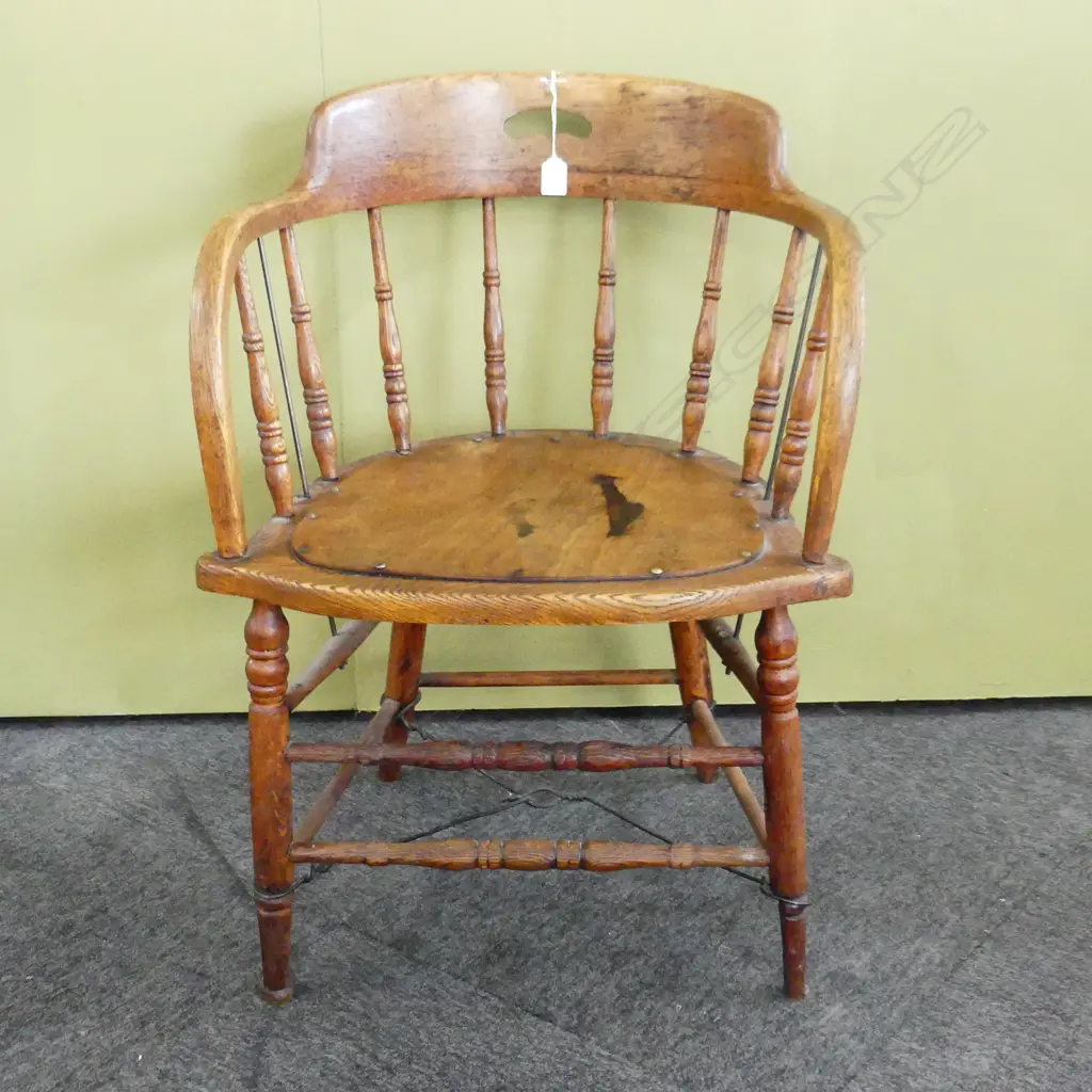 VINTAGE OAK DOUGLAS CHAIR Image 1++