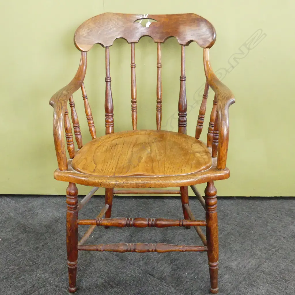 VINTAGE OAK DOUGLAS CHAIR Image 1++