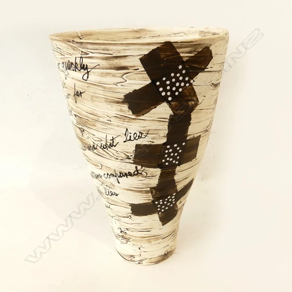 ROYCE MCGLASHEN 'MESSAGE VASE' H. 355 / 235mm dia Image 1++