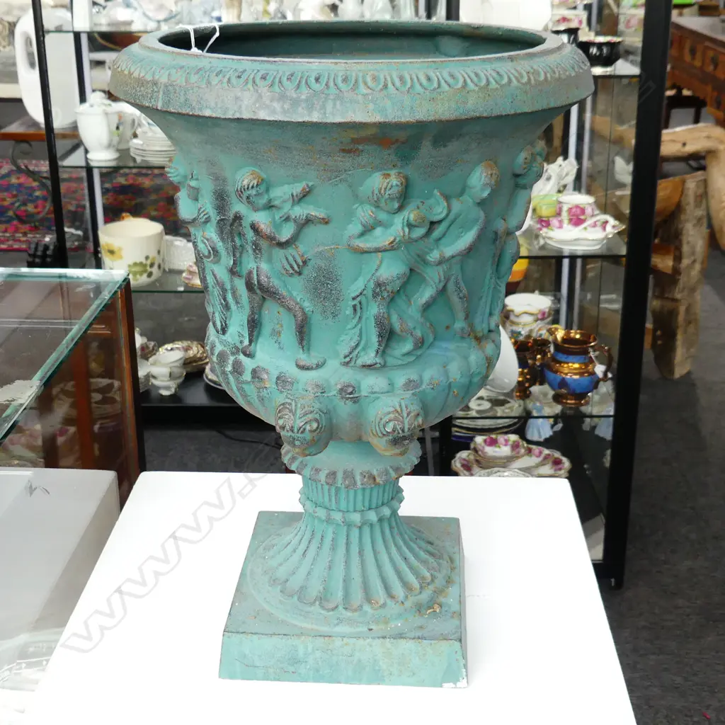 CAST IRON URN H.525mm / 370mm Image 1++