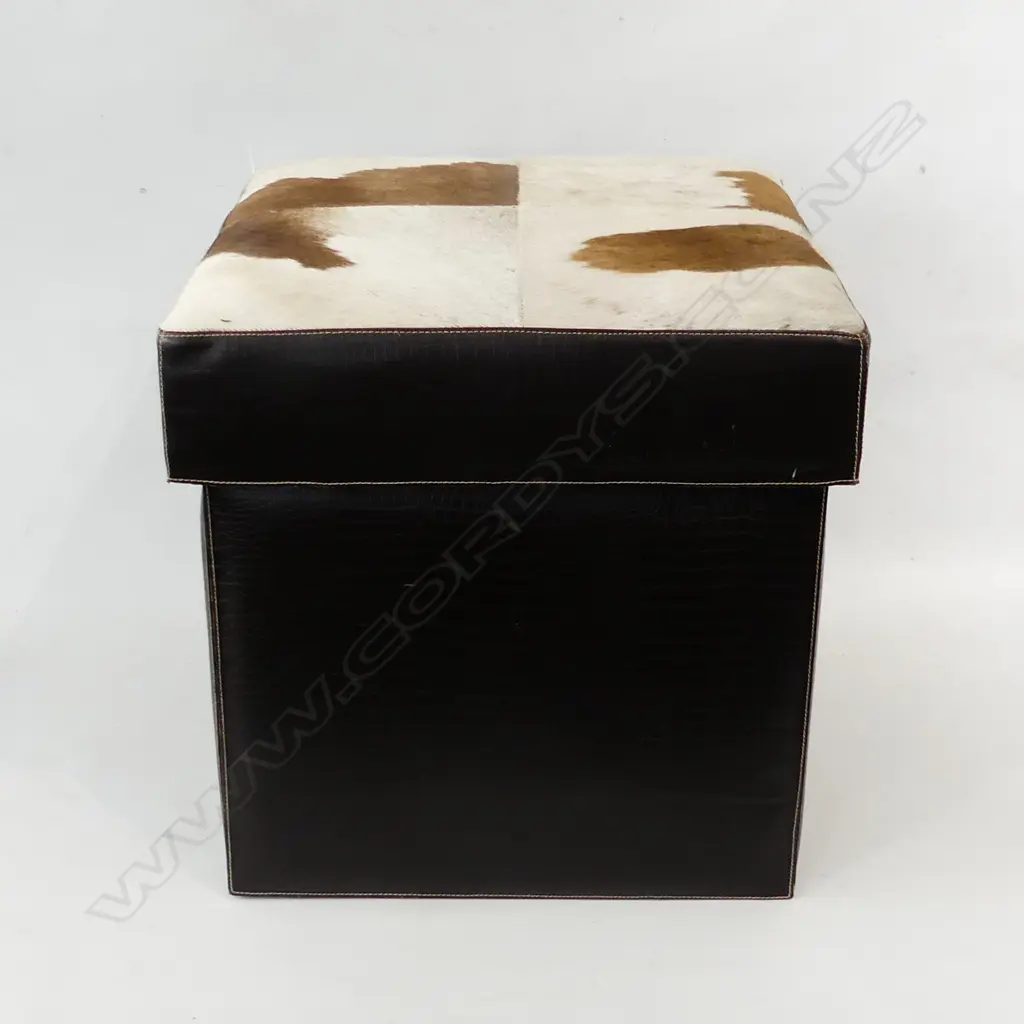 COWHIDE & VINYL CUBE STOOL 440x440x440mm Image 1++