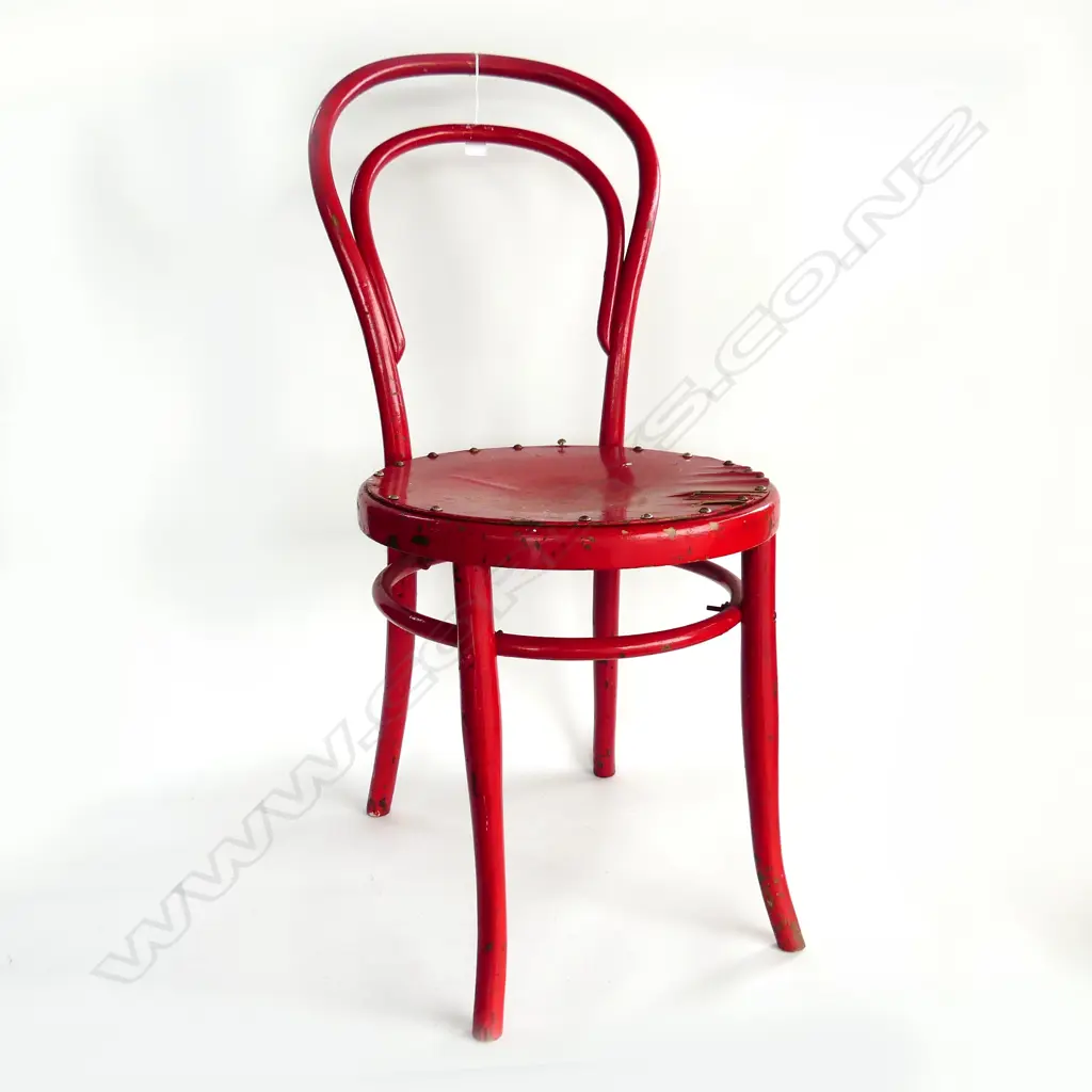 RED PAINTED BENTWOOD CHAIR Image 1++