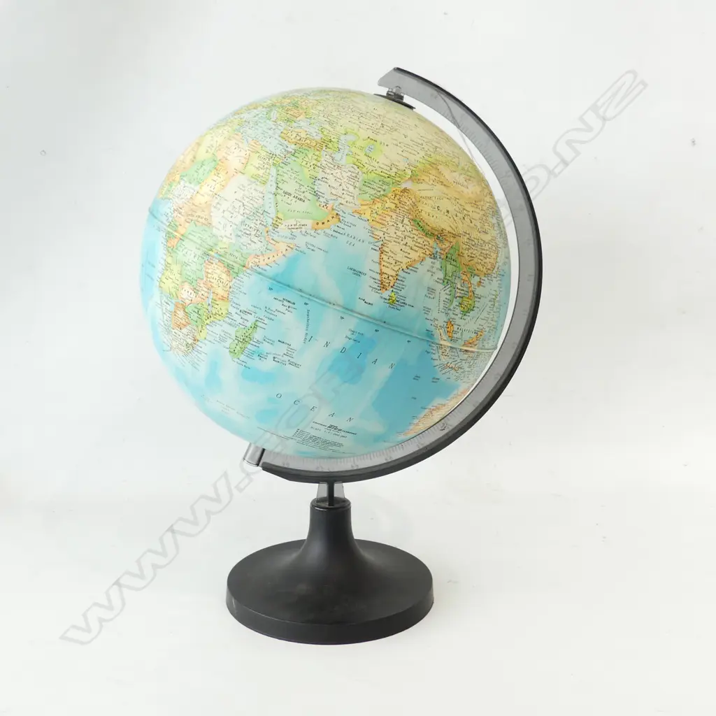 LG WORLD GLOBE, H.  460mm Image 1++