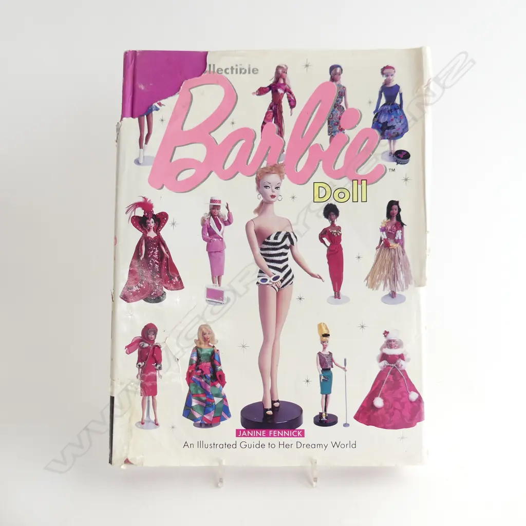 BOOK; COLLECTABLE BARBIE BY JANINE FENNICK (DUST COVER AF) Image 1++