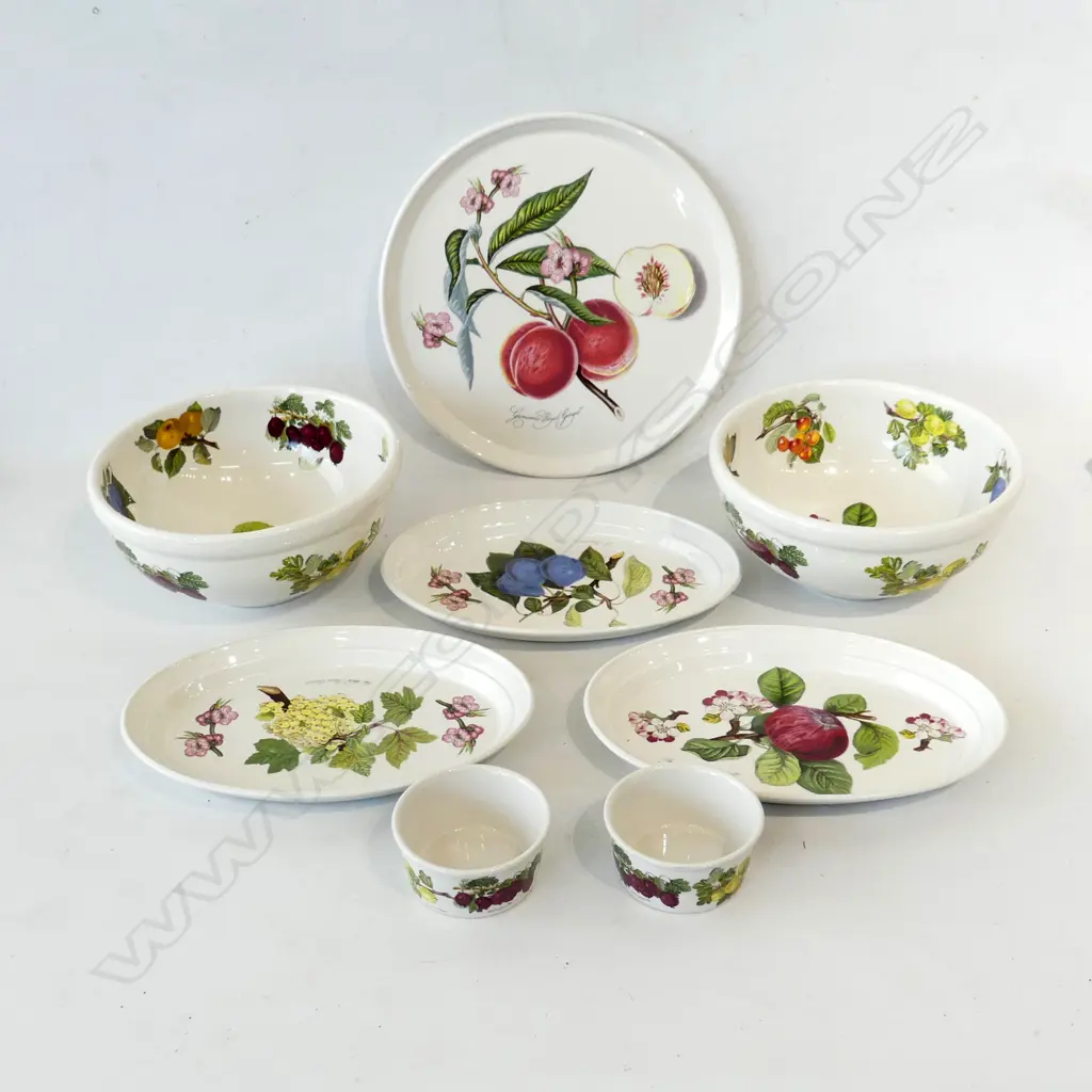 PORTMEIRION POMONA; 2 LG BOWLS (DIA 235mm) + 3 OVAL PLATES (L277mm) LG PLATE (DIA 310mm) + 2 RAMEKINS Image 1++