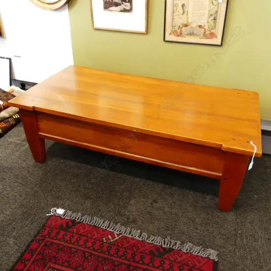 COFFEE TABLE 1200x600x390mm