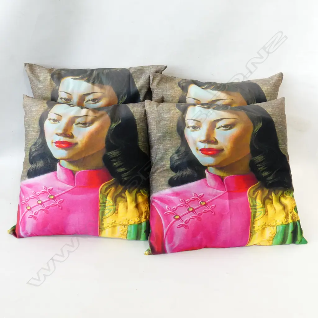 4 TRETCHIKOFF CUSHIONS Image 1++