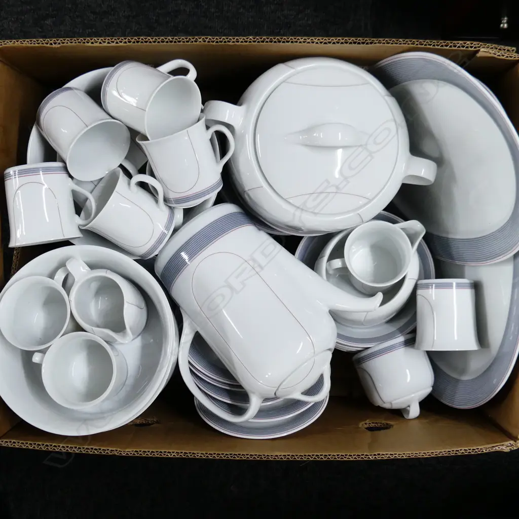 BOX LOT GERMAN PART DINNER SERVICE Image 1++