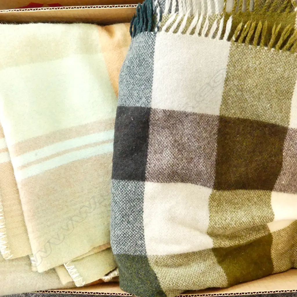BOX LOT WOOLLEN BLANKETS Image 1++