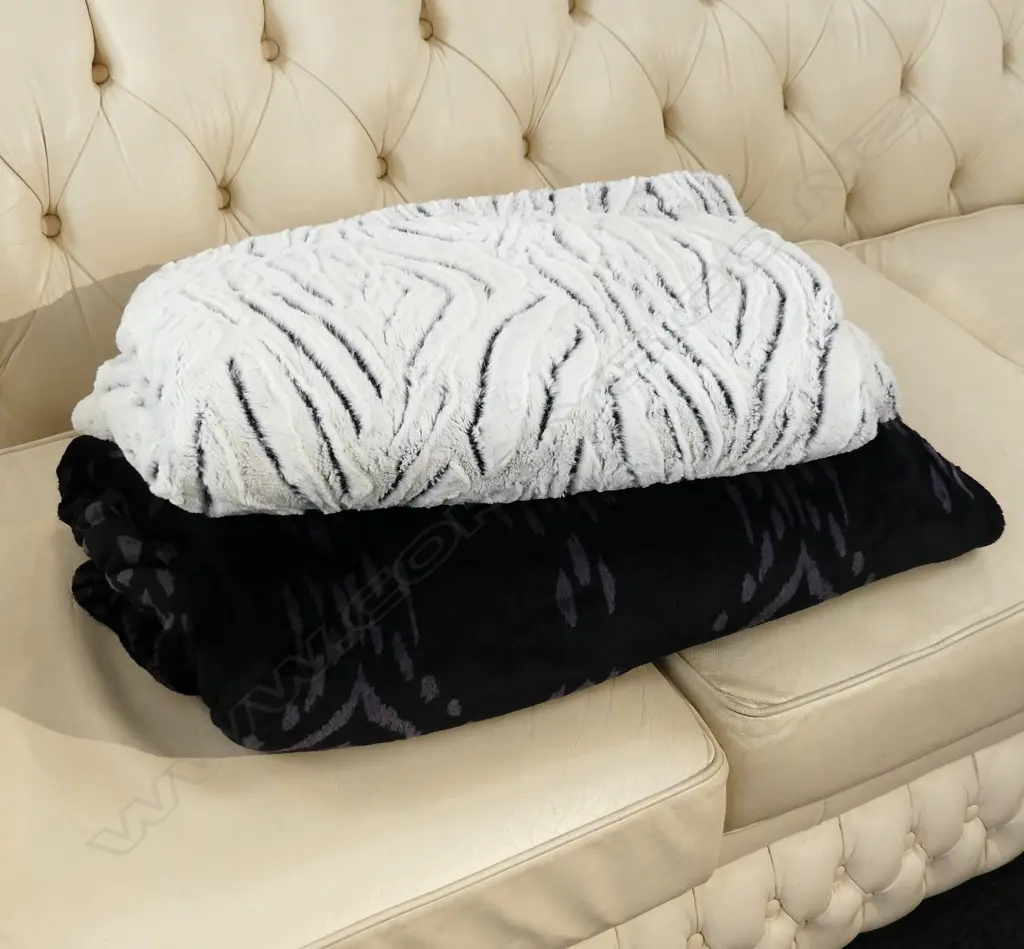 2 FAUX FUR THROWS Image 1++