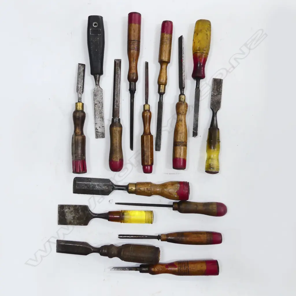 15 ASST. VINTAGE CHISELS / FILES ETC Image 1++
