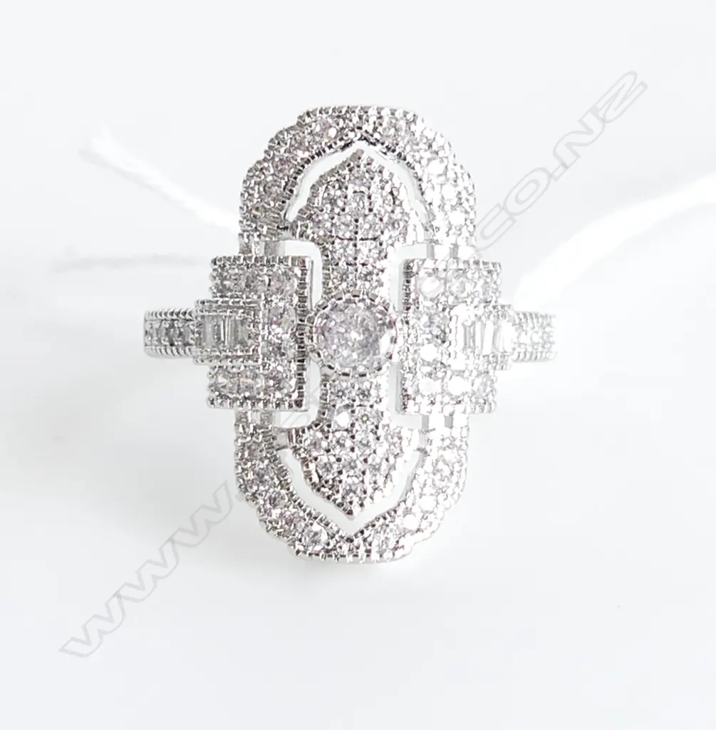 GORGEOUS REPRO VICTORIAN SILVER TONE & FAUX DIAMOND FASHION RING  Image 1++