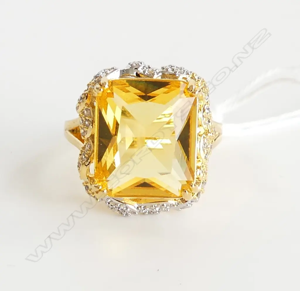 LUXURY GILT & 'CANARY' FAUX DIAMOND COSTUME JEWELLERY RING SZ N Image 1++