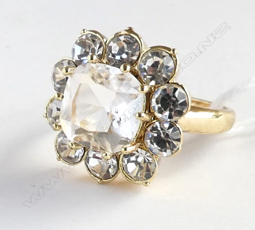 LG GOLD PLATED 925 SILVER DIAMANTE CLUSTER COSTUME JEWELLERY RING SZ R Image 1++