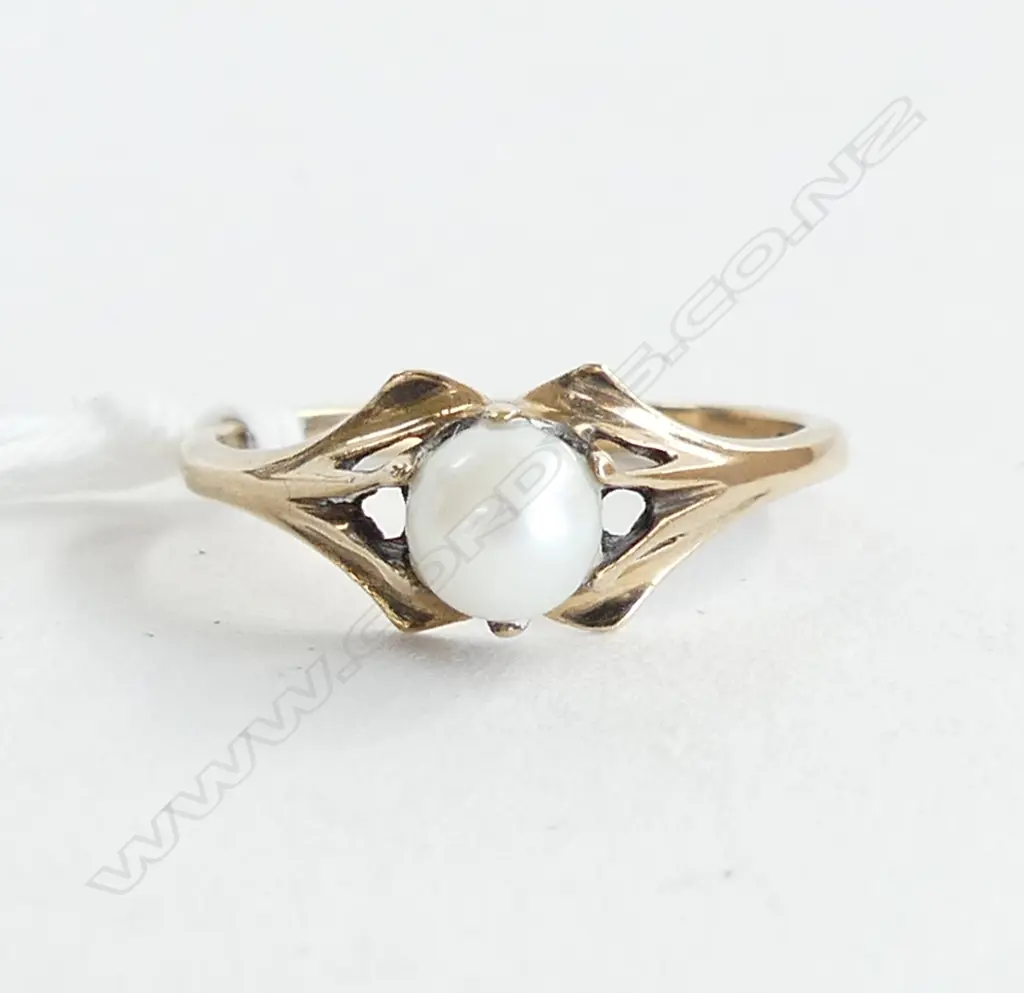 9CT GOLD PEARL RING.1GM size N Image 1++