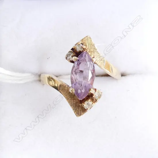 9CT GOLD PURPLE & WHITES STONE RING. 3GMS SIZE M