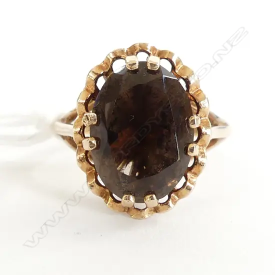 9CT GOLD SMOKEY QUARTZ RING. 4GMS SZ M