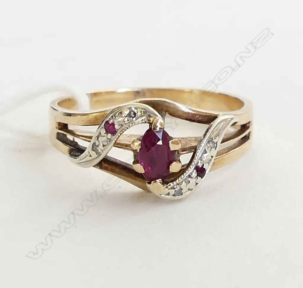 9CT GOLD RUBY AND DIAMOND RING 3GMS SIZE N Image 1++