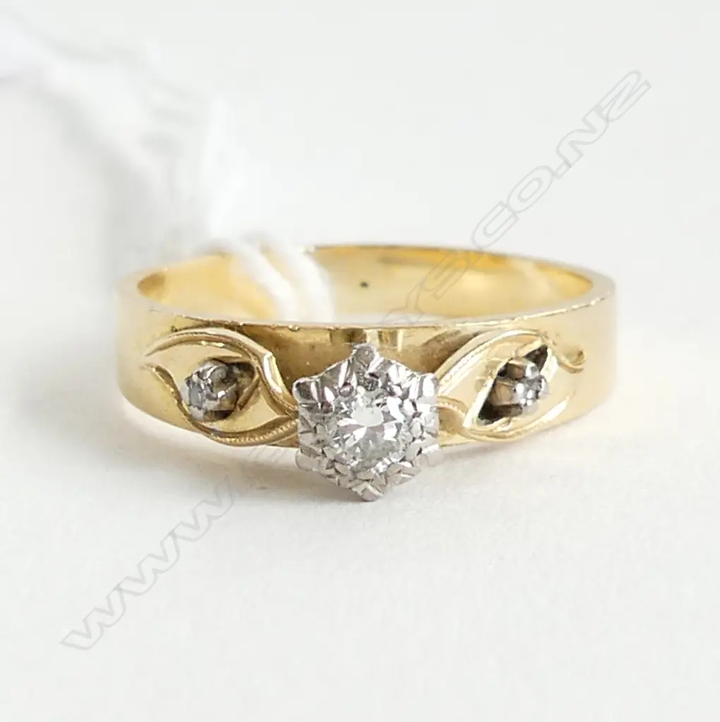 18CT GOLD DIAMOND RING.4GMS SIZE P 1/2 Image 1++