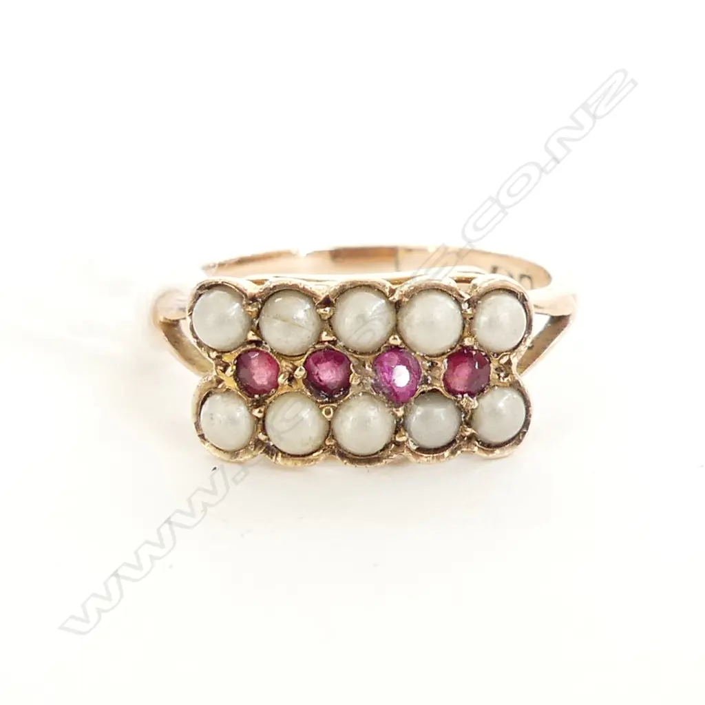 9CT RED STONE & PEARL RING. 2GMS minor faults to stones and pearls Image 1++