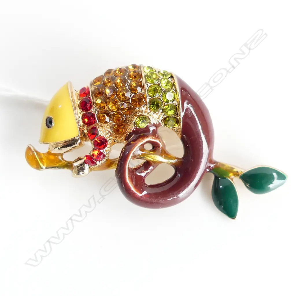 COLOURFUL ENAMEL &  FAUX GEM SET CHAMELEON BROOCH Image 1++
