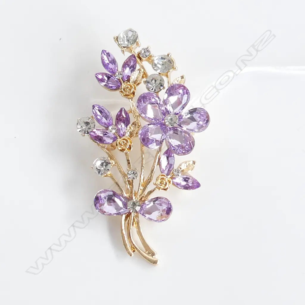 LG MODERN FAUX AMETHYST & DIAMANTE FLORAL COSTUME JEWELLERY BROOCH L. 65mm Image 1++