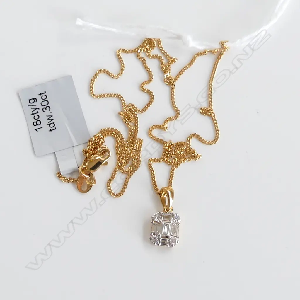 18CT  YELLOW GOLD & 0.30CT DIAMOND SET PENDANT ON 9CT CHAIN 2.2GMS Image 1++
