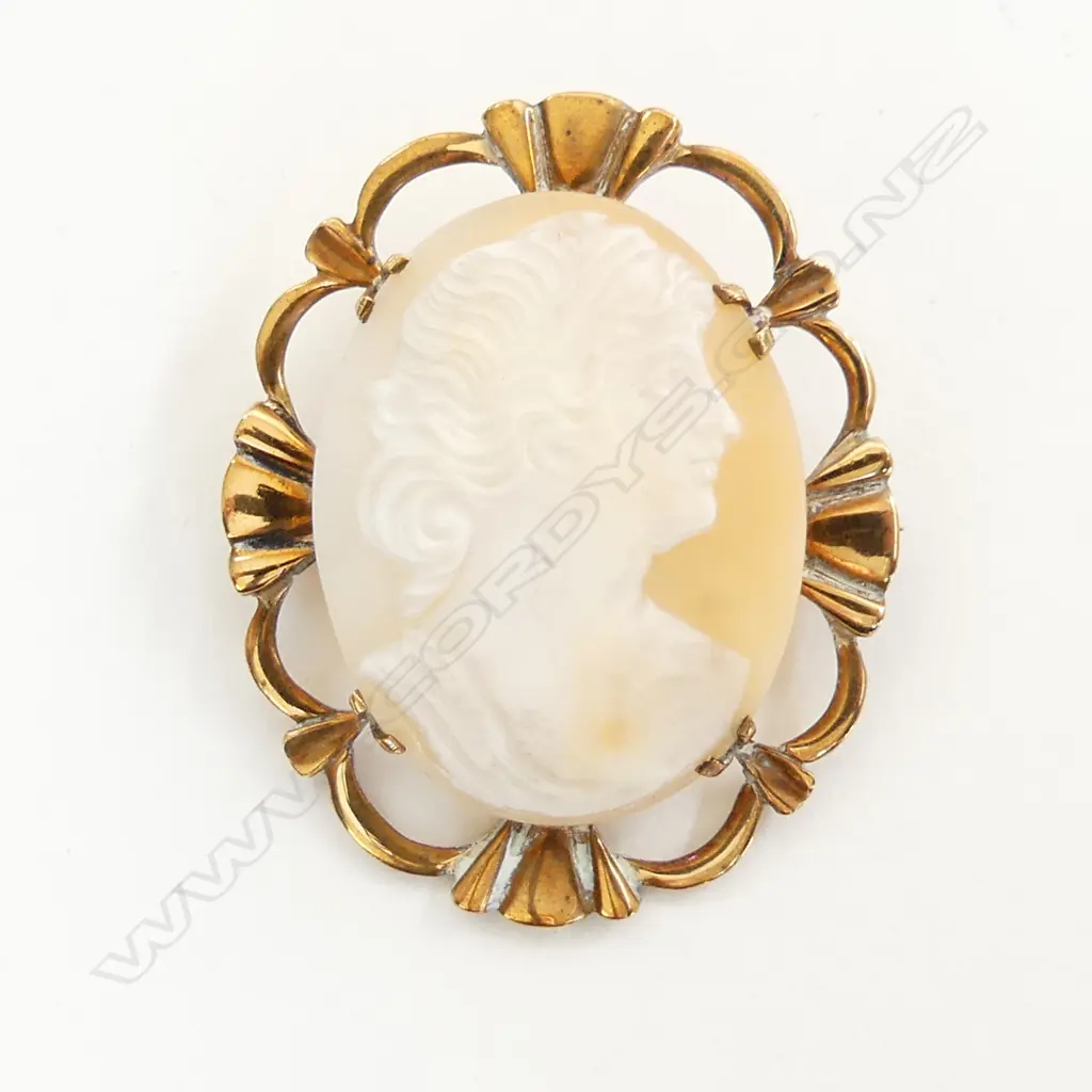  9CT SHELL CAMEO BROOCH. 4.5CM X 3.5CM. Image 1++