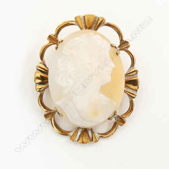  9CT SHELL CAMEO BROOCH. 4.5CM X 3.5CM.