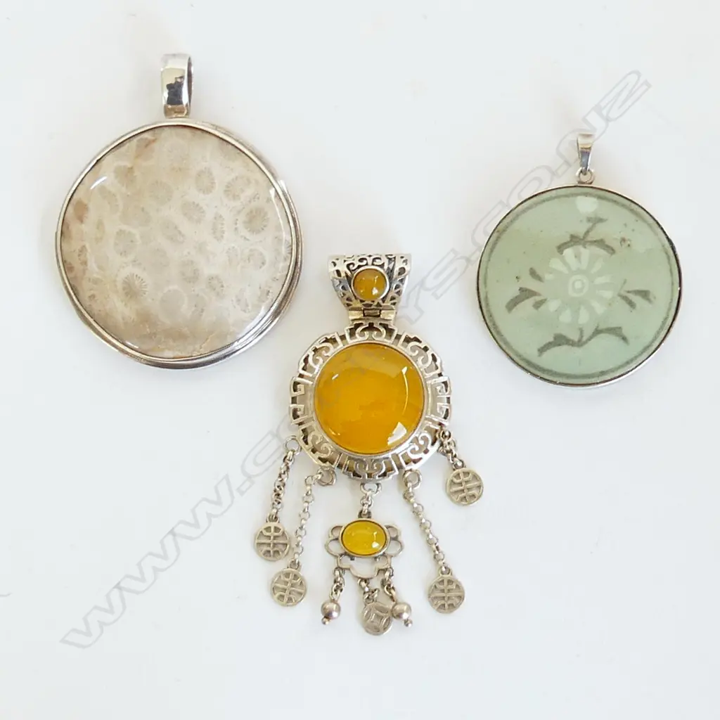  3 LARGE SILVER MOUNTED PENDANTS. Image 1++