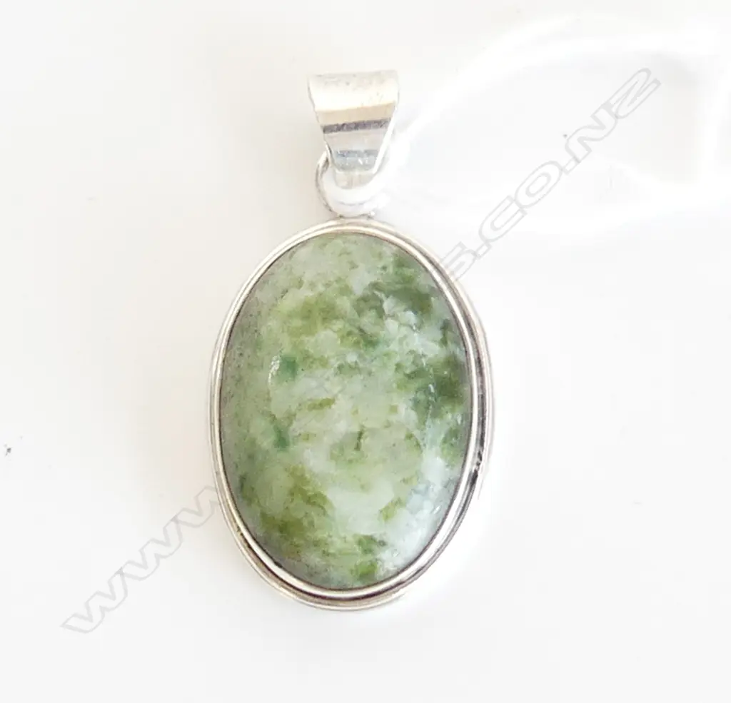 925 SILVER & NEPHRITE PENDANT 10.6 GRAMS Image 1++