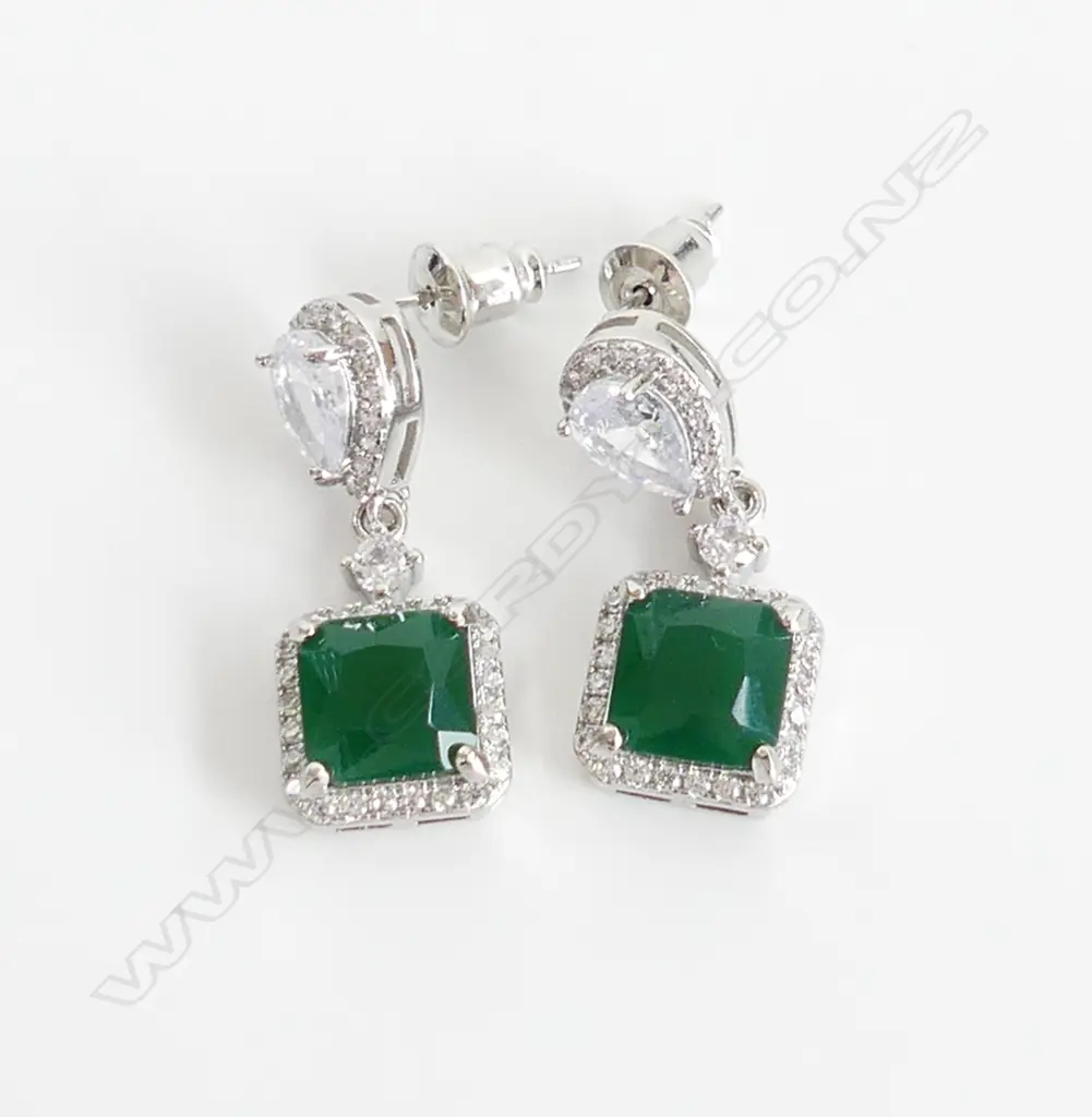 PR FAUX 2CT EMERALD & DIAMOND SILVER PLATED DROP EARRINGS Image 1++