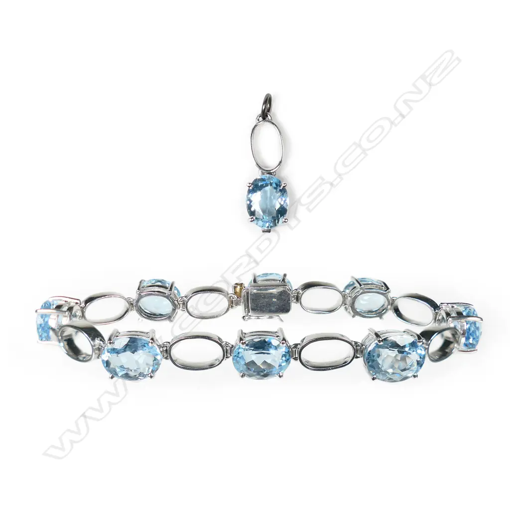 18ct WHITE GOLD & AQUAMARINE BRACELET & MATCHING PENDANT 19.84gms... Image 1++