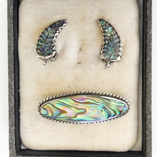  ARAHURA STG SILVER BOXED BROOCH AND CLIP ON EARRING SET.