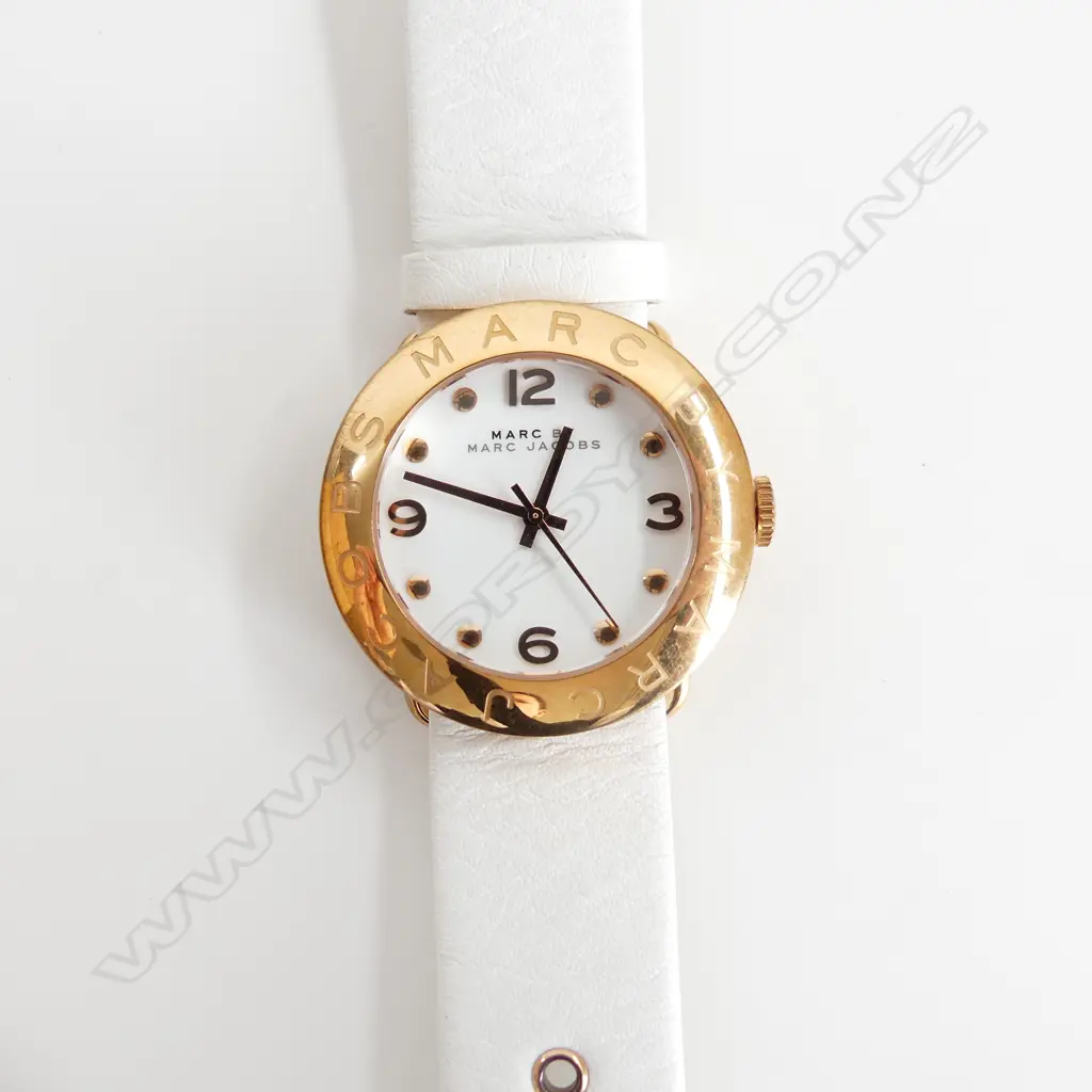MARC JACOBS DRESS WATCH, WHITE LEATHER BAND, WORKING  Image 1++