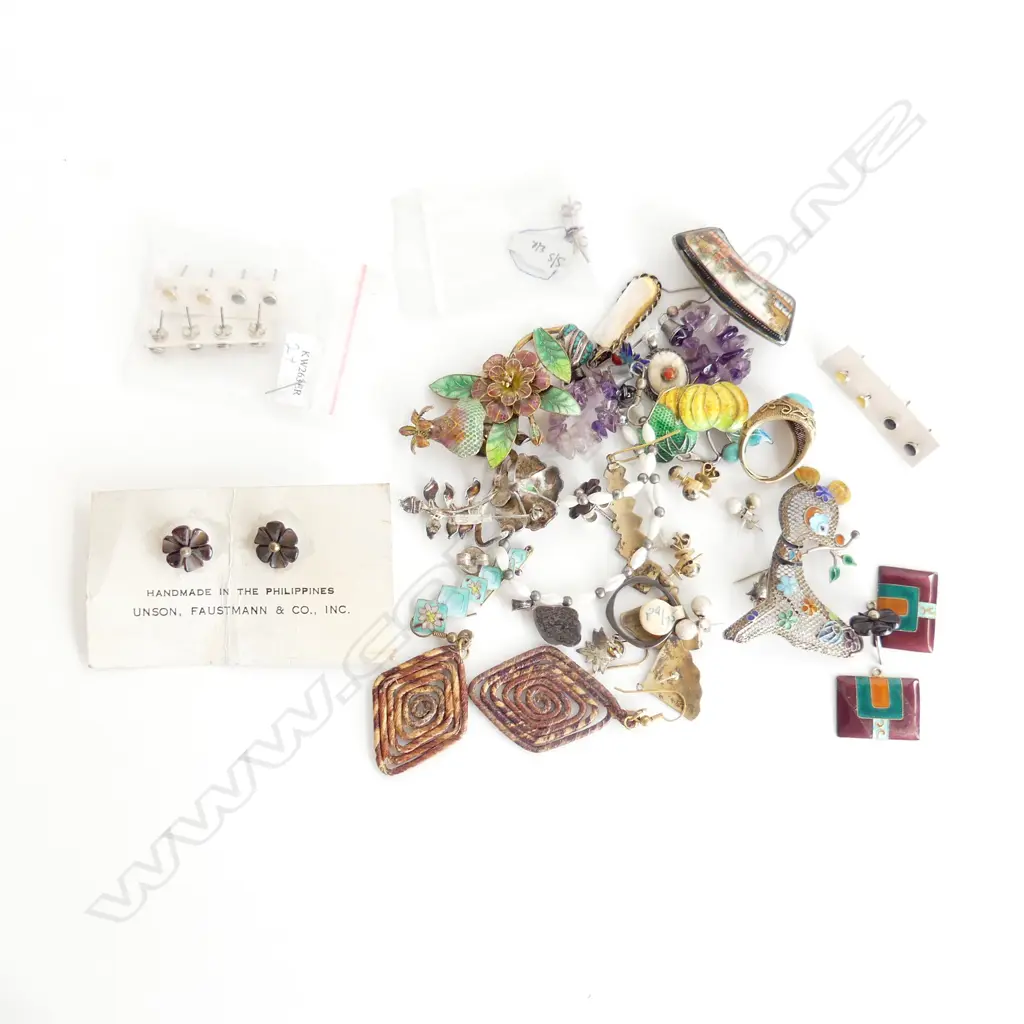 ASST ESTATE COSTUME JEWELLERY  Image 1++