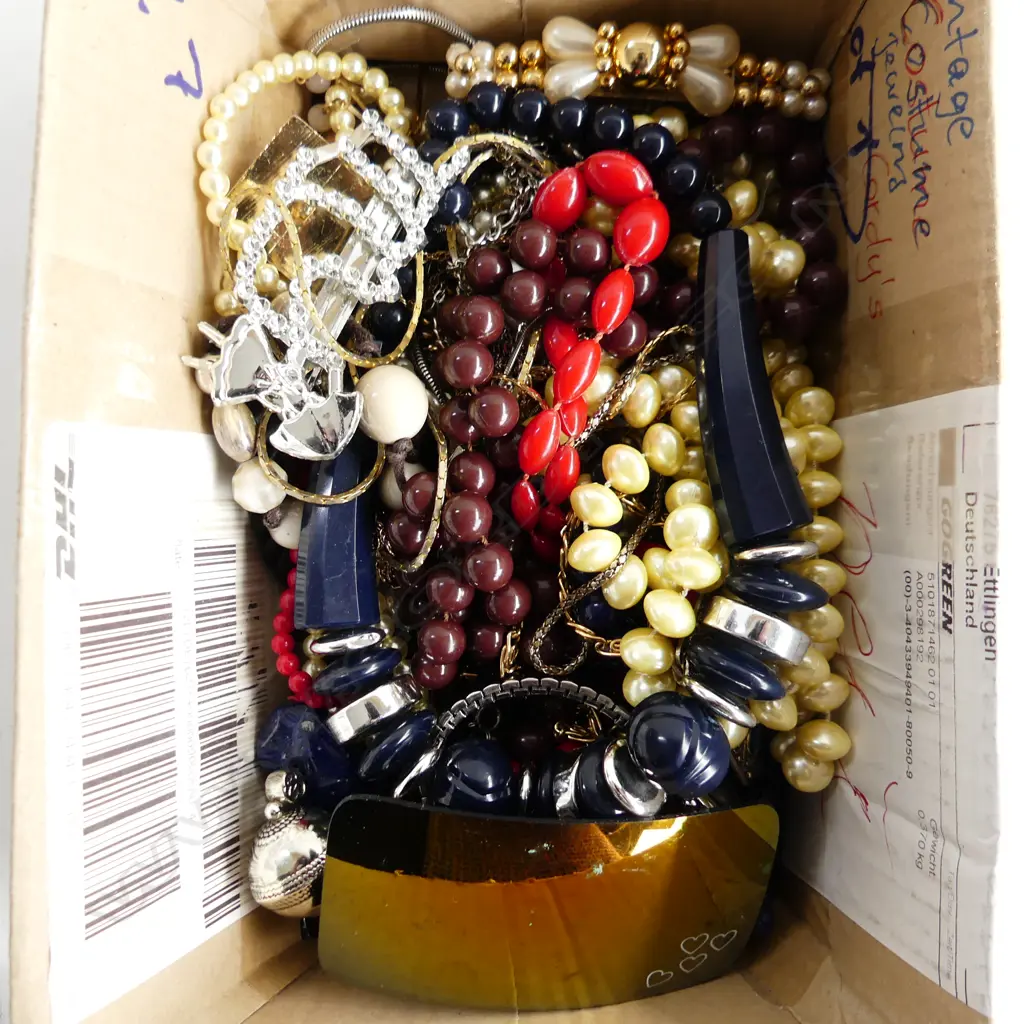 BOX LOT ASST COSTUME JEWELLERY Image 1++