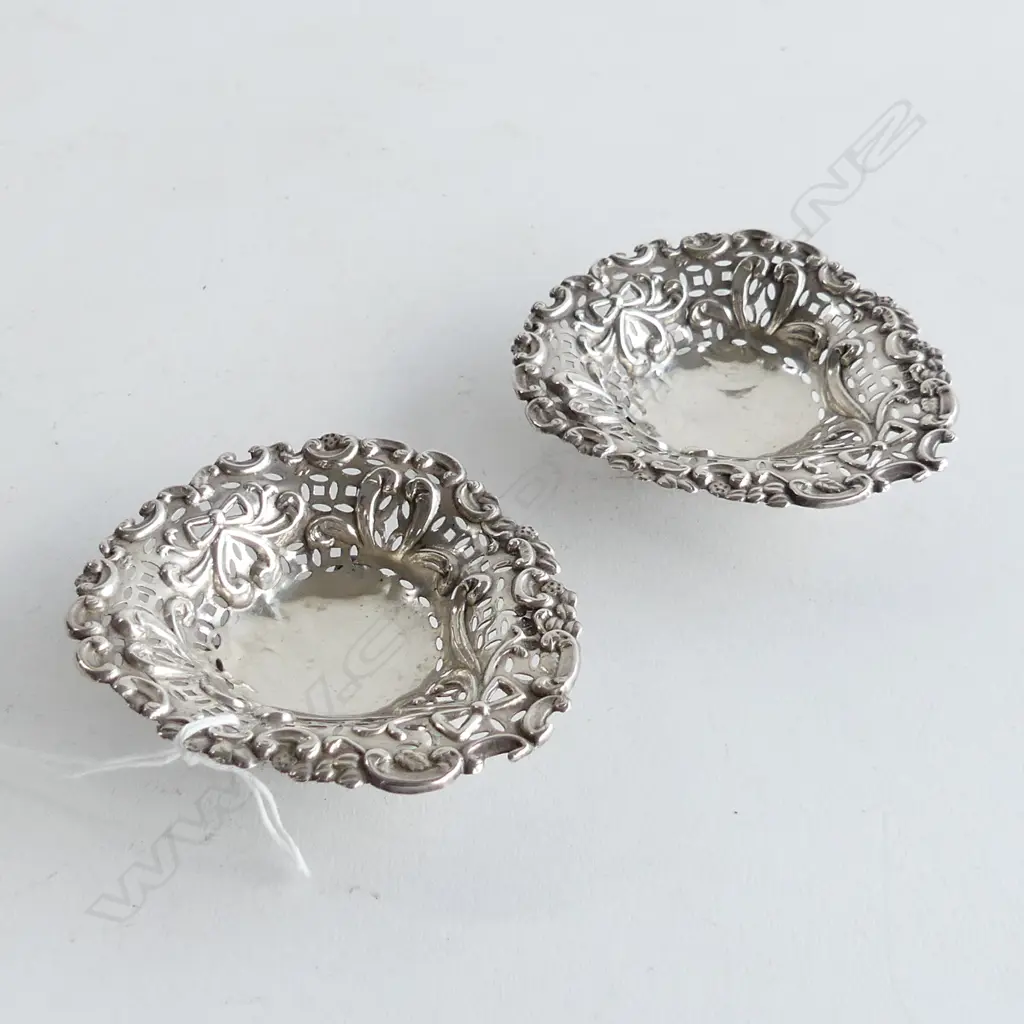  2 Stg Sil dishes 68gms.                                      Image 1++