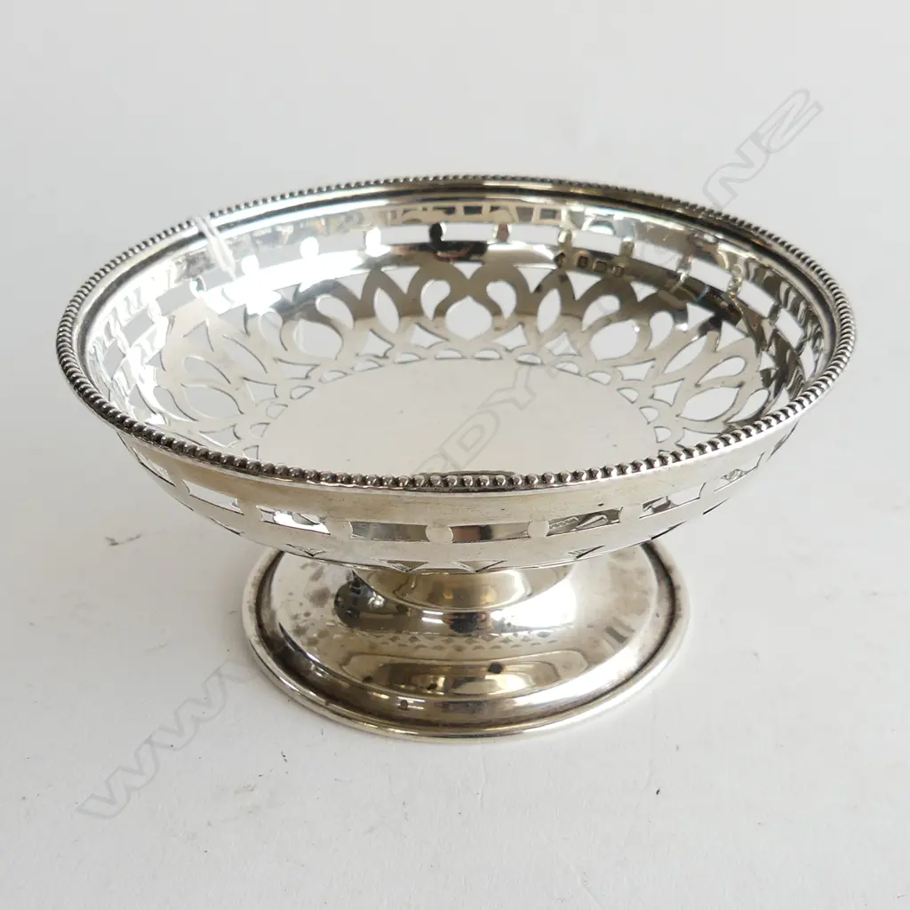  Stg Silver dish on pedestal base Birmingham 1910, 108gms.  Image 1++