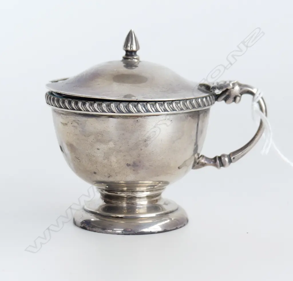 S/SILVER MUSTARD POT SILVER WIEGHT 40grms BLUE GLASS LINER Image 1++