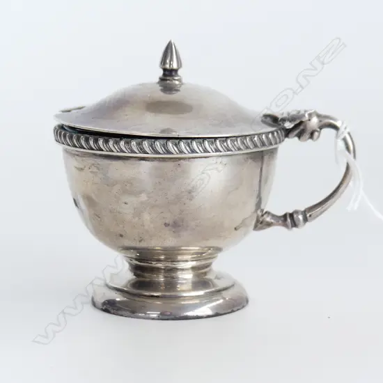 S/SILVER MUSTARD POT SILVER WIEGHT 40grms BLUE GLASS LINER