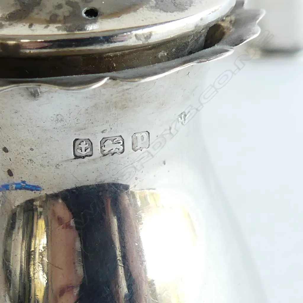 2 Stg Silver pepper pots.Birm 1914 and Sheffield 1914. 70gms  Image 1++